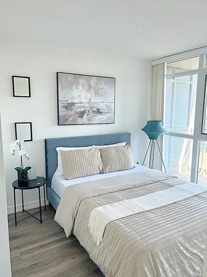 Modern 2Bd + 2 Bath By Cn Tower With Free Parking. Διαμέρισμα Τορόντο