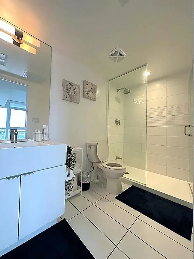 Modern 2Bd + 2 Bath By Cn Tower With Free Parking. Διαμέρισμα Τορόντο