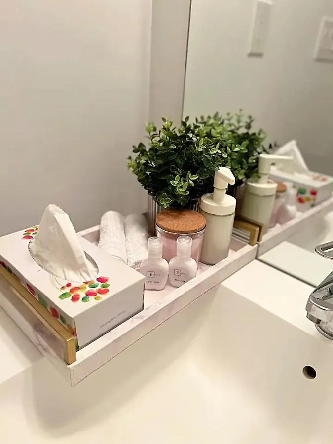 Modern 2Bd + 2 Bath By Cn Tower With Free Parking. Διαμέρισμα Τορόντο